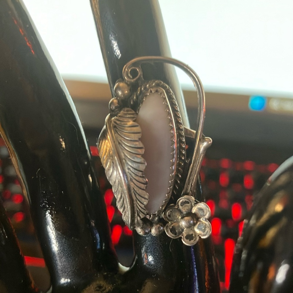 Vintage (Hopi) Native  American Ring Sterling & Mother of Pearl Size 9